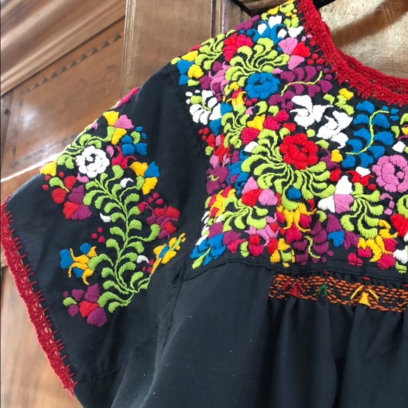 El Interior Hand-Embroidered Blouse - Picture 3 of 8